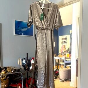 HALARA Shimmering Gray Wrap Top